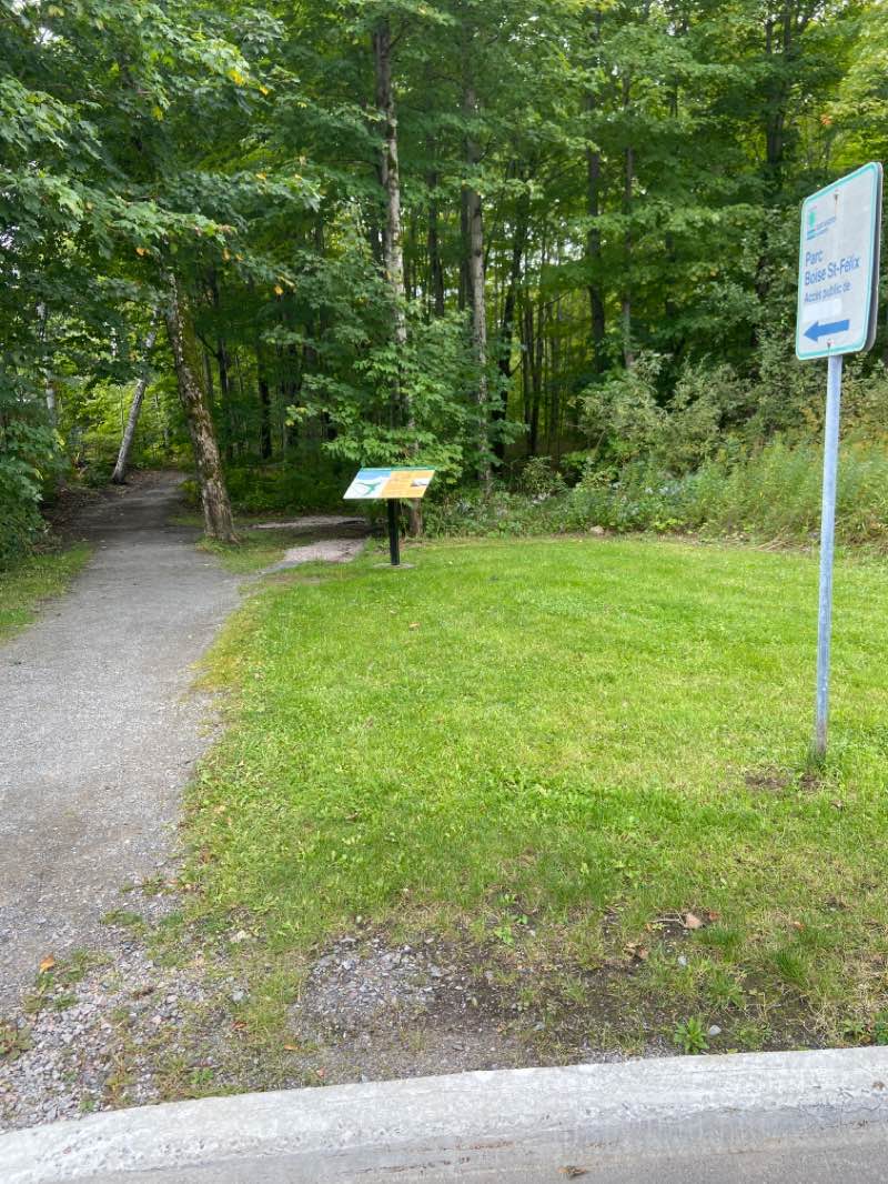 walking near me in Parc riverain du lac Saint-Augustin in winter