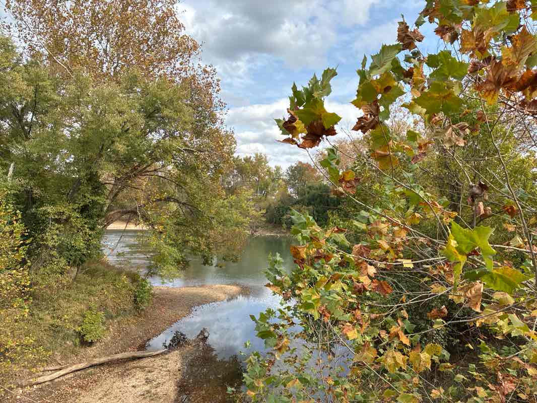 walking near me in Glencoe City Park in autumn
