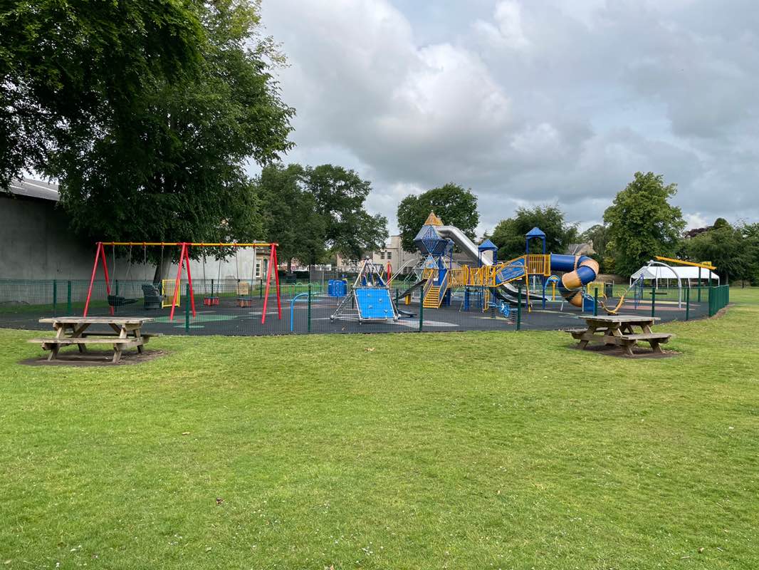 walking near me in Shedden Park in summer