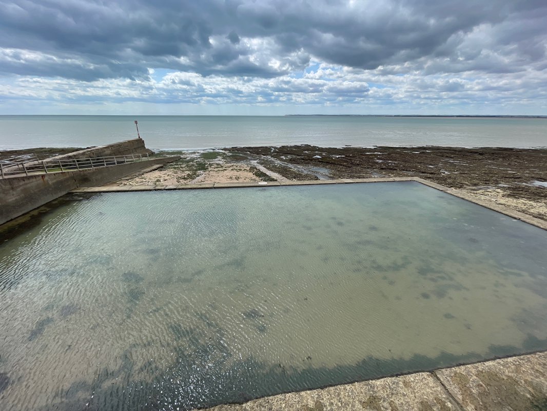 walking near me in Government Acre in summer