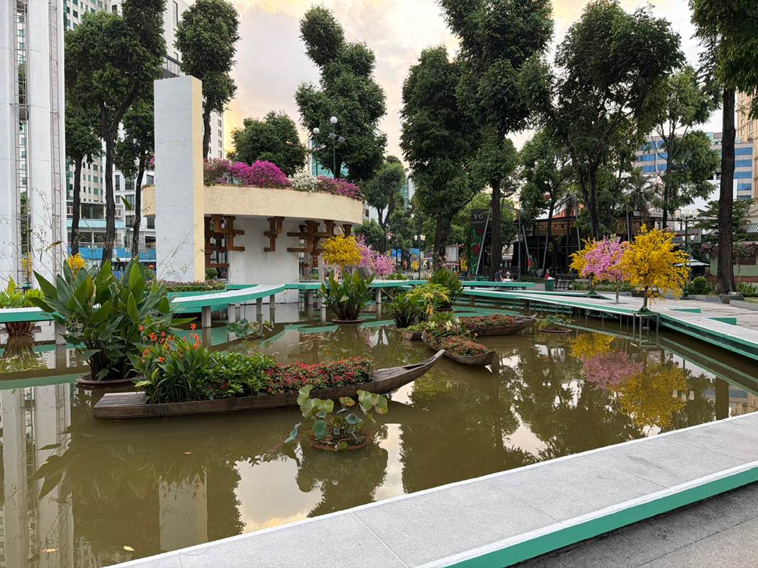 walking near me in Hồ Con Rùa in spring