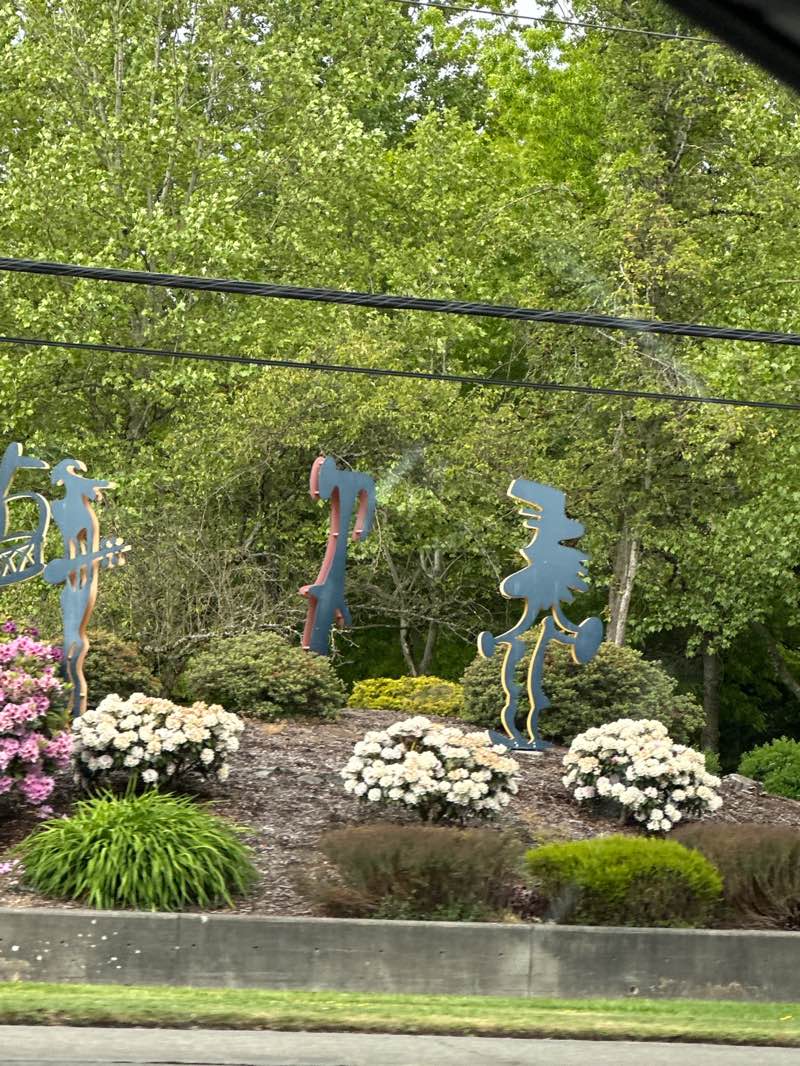 walking near me in Lake Meridian Park in spring