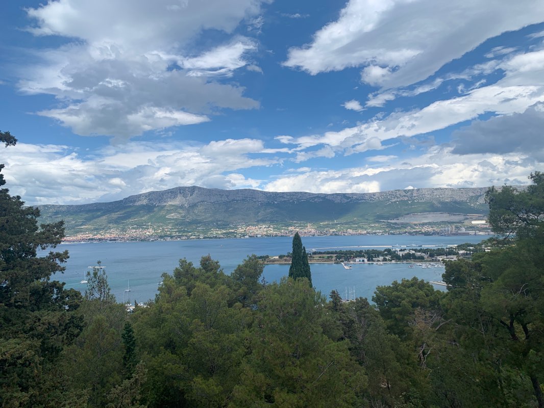 walking near me in Marjan Park-Forest in winter