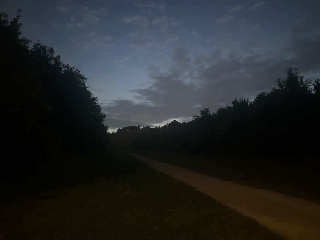 walking near me in Butte des Châtaigniers in spring