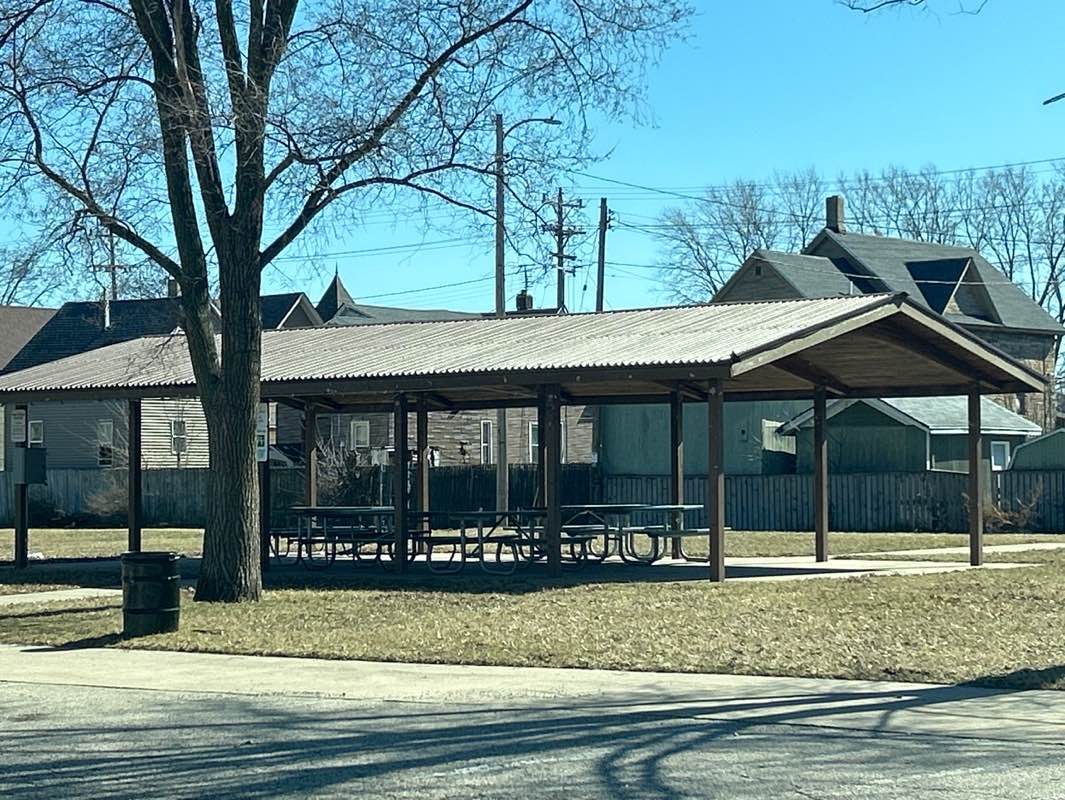 walking near me in Columbus Park in spring
