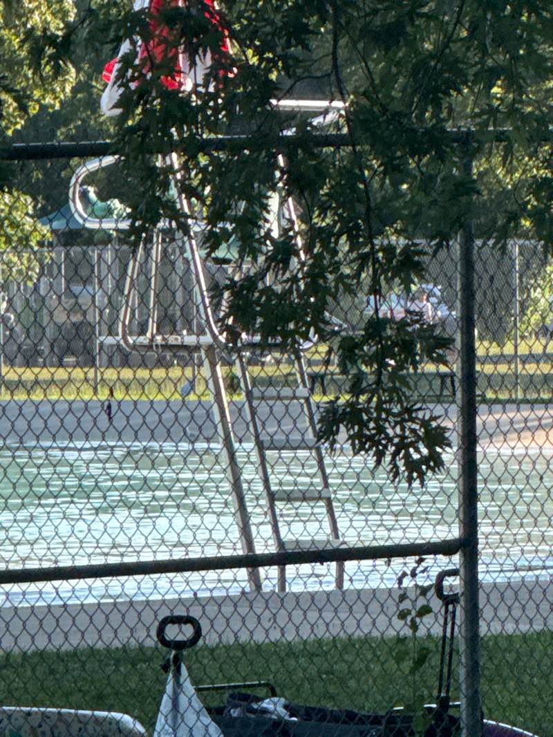 walking near me in Kiwanis Park in summer