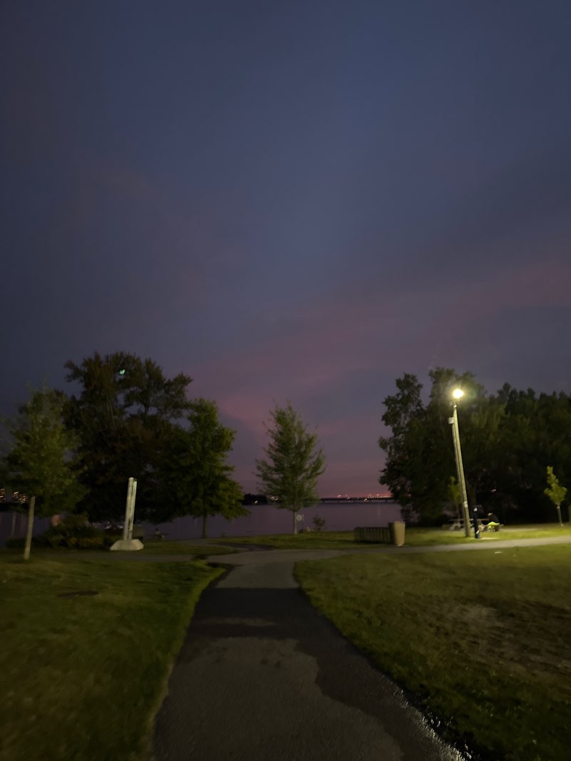walking near me in Parc Moussette in autumn
