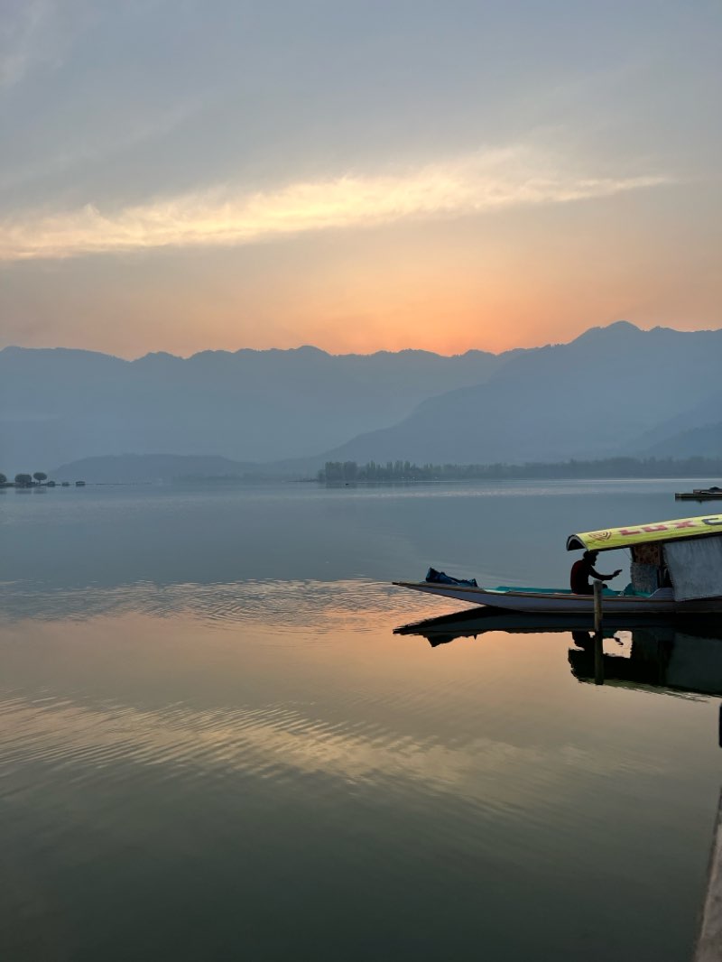 walking near me in Nehru Park in spring