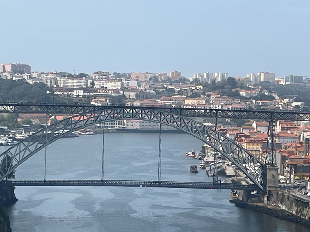 walking near me in Jardim de Sophia in winter