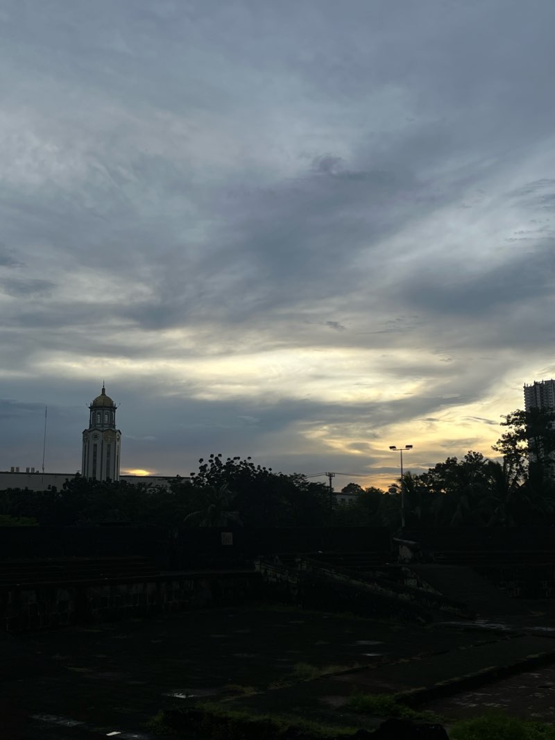 walking near me in Plaza de Roma in winter