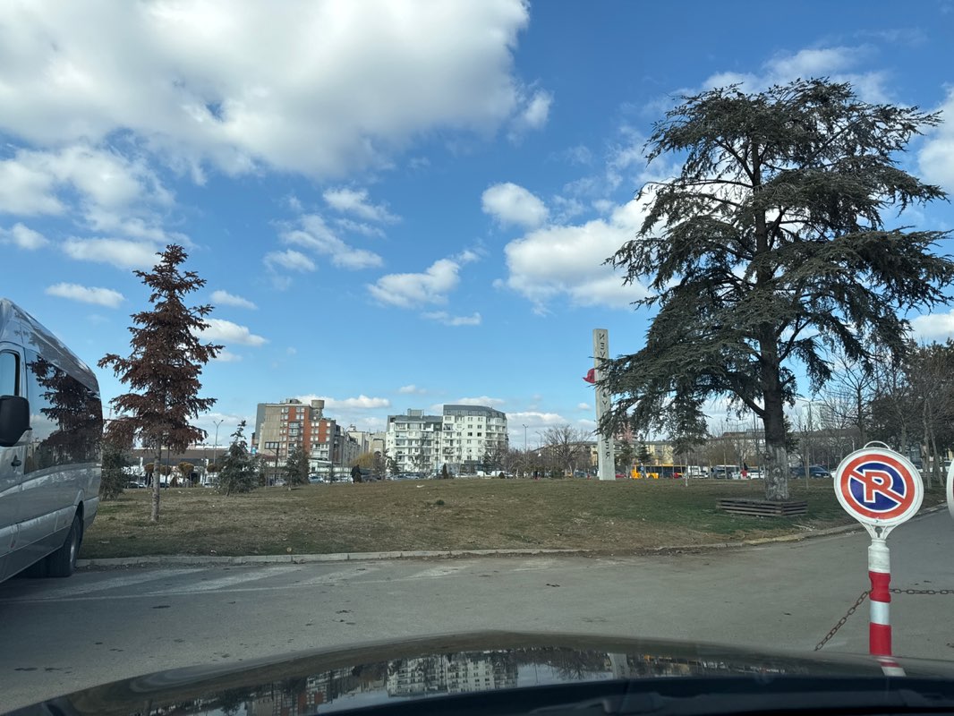 walking near me in Parku i të Martuarve / Ekoparku in spring