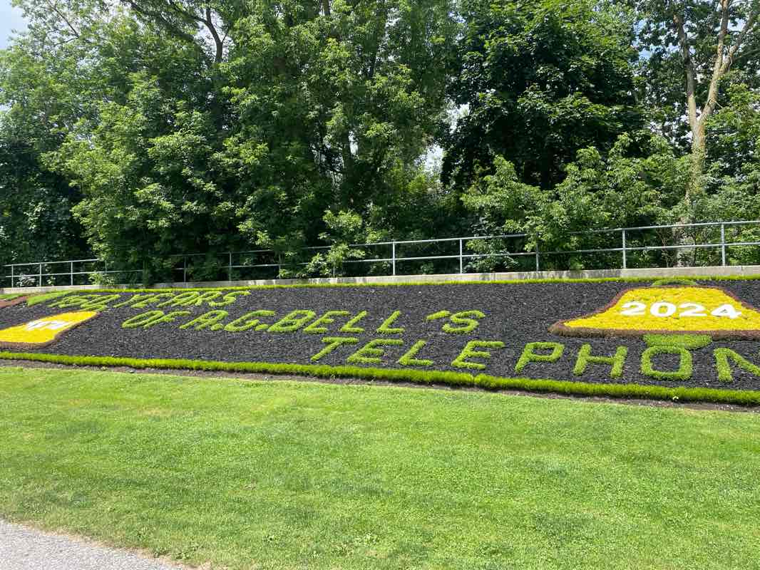 walking near me in Brant Park Conservation Area in winter