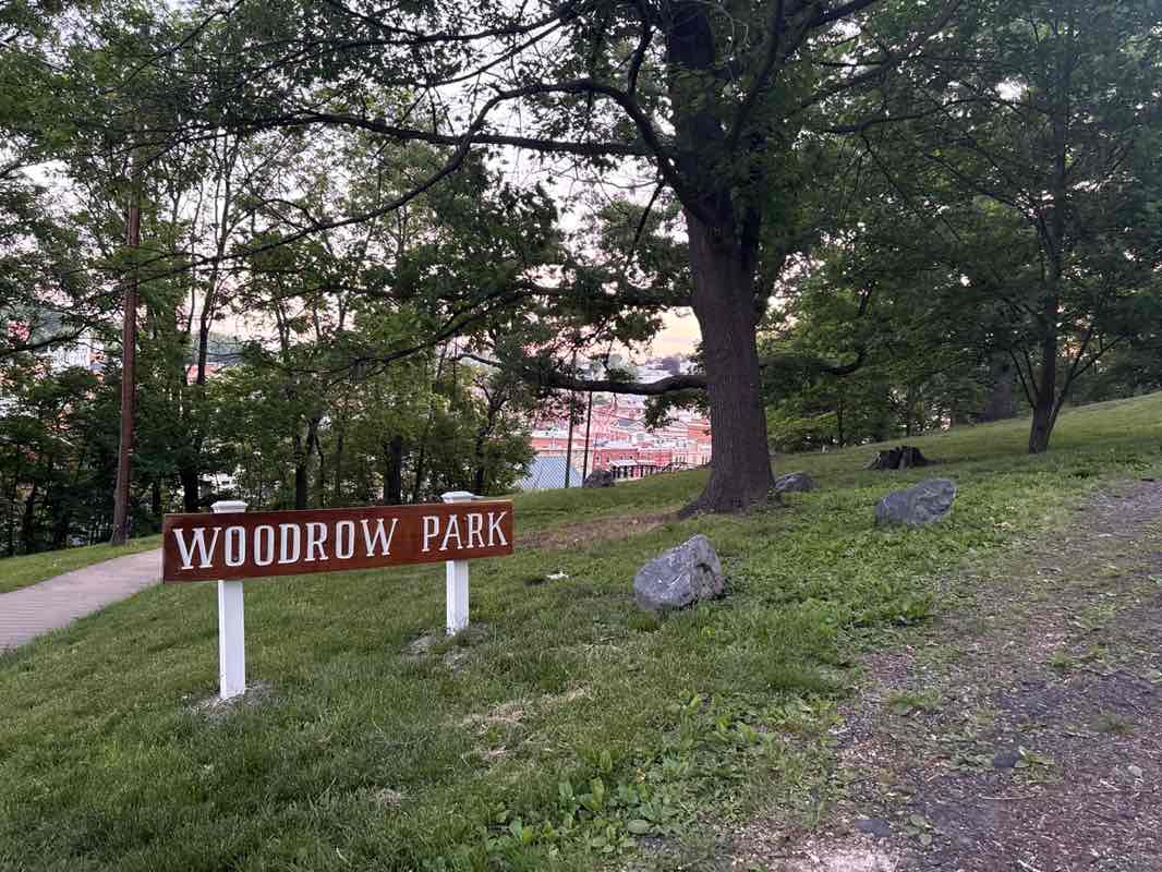 walking near me in Woodrow Wilson Park in summer