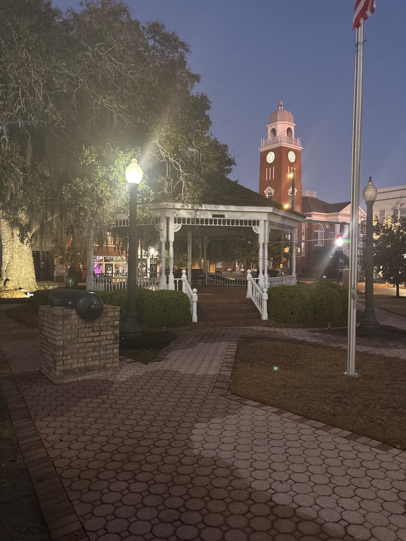 walking near me in Willis Park in winter