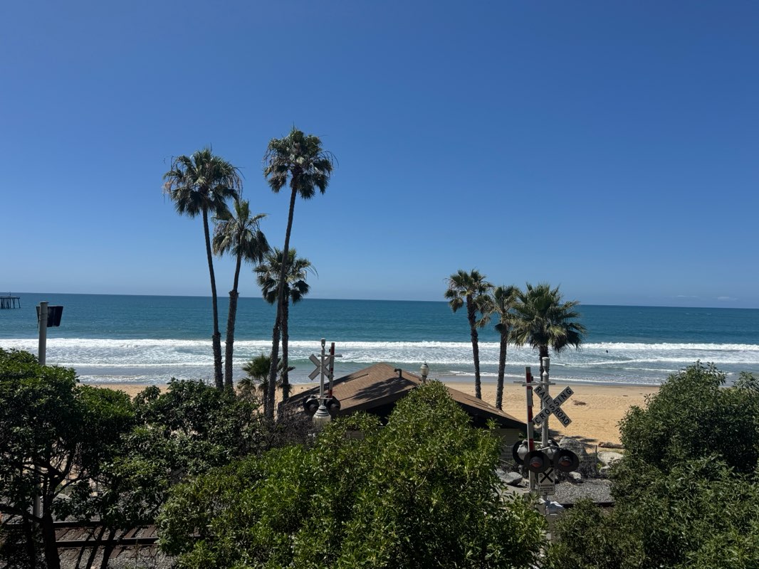 walking near me in Parque Del Mar in spring