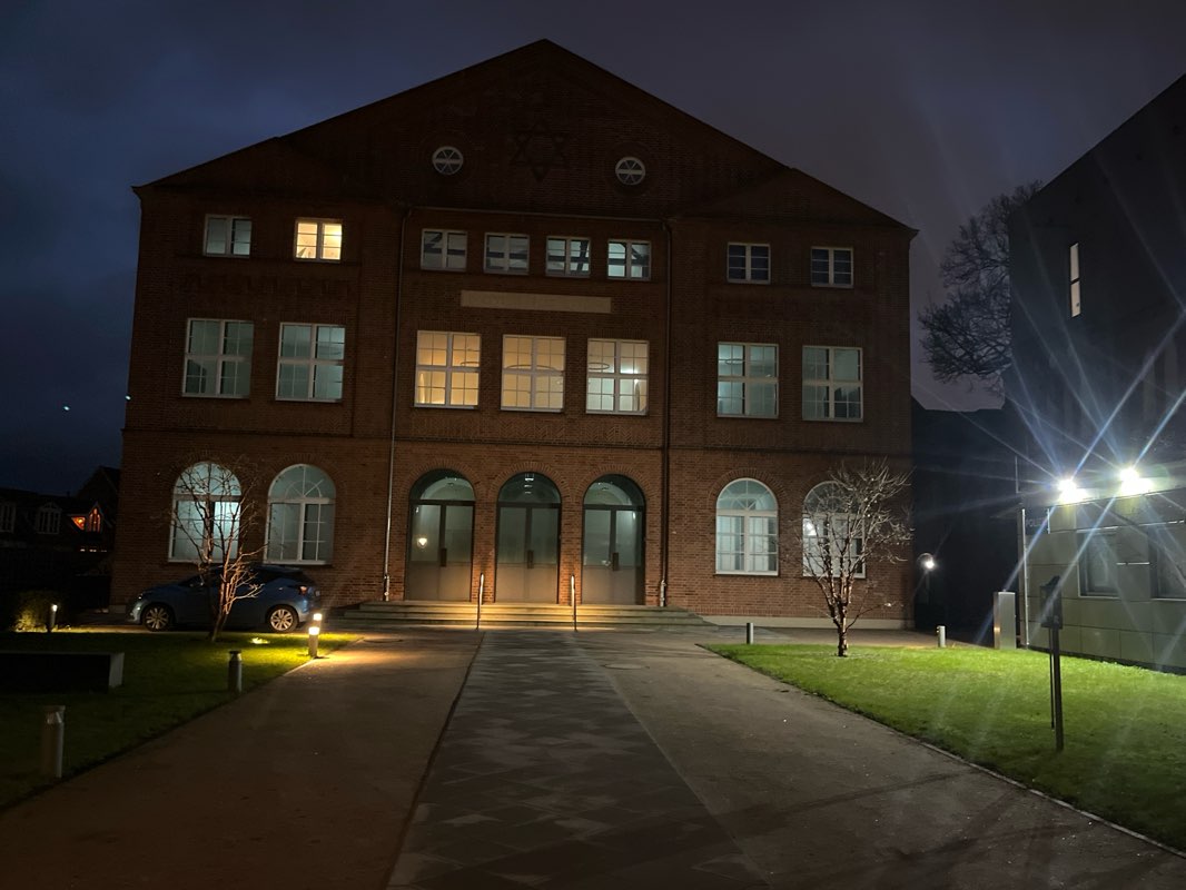 walking near me in Lindenpark in winter