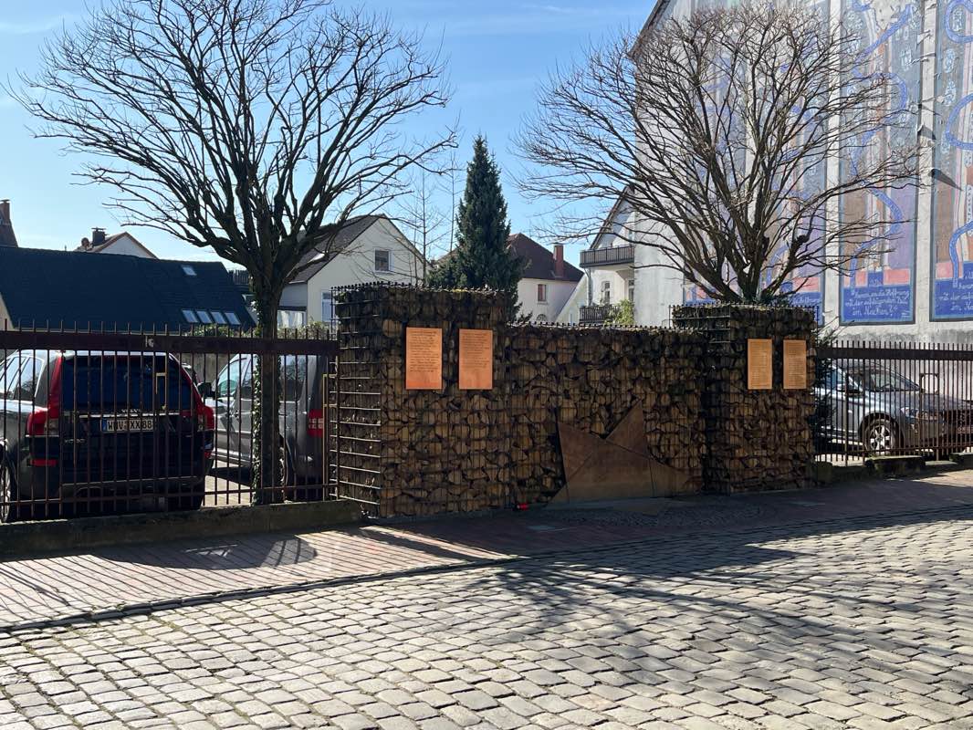 walking near me in Schloßgarten in spring