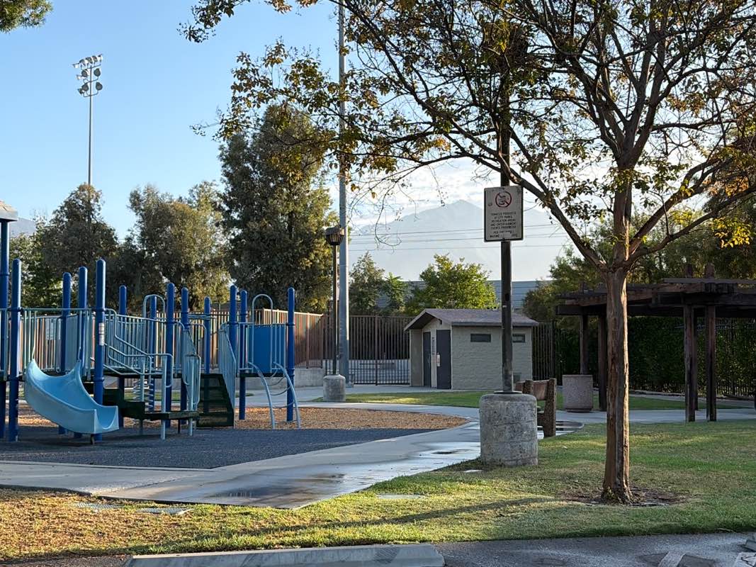 walking near me in Bonita Park in summer