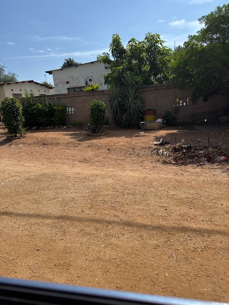 walking near me in Broadhurst Park in autumn