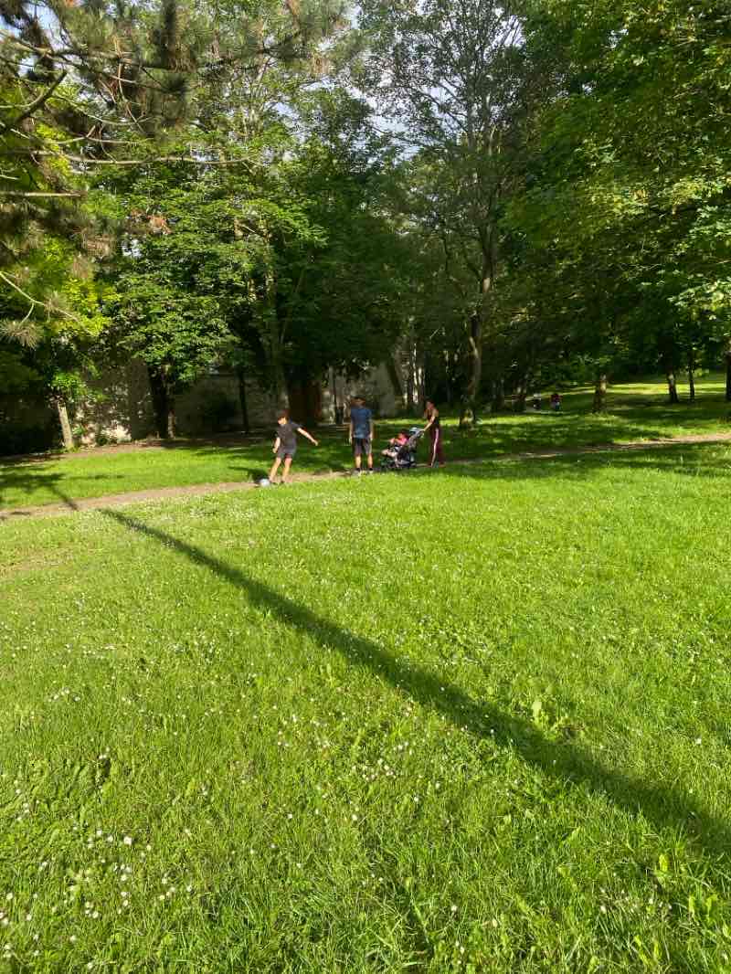 walking near me in Parc Jacques Duclos in winter