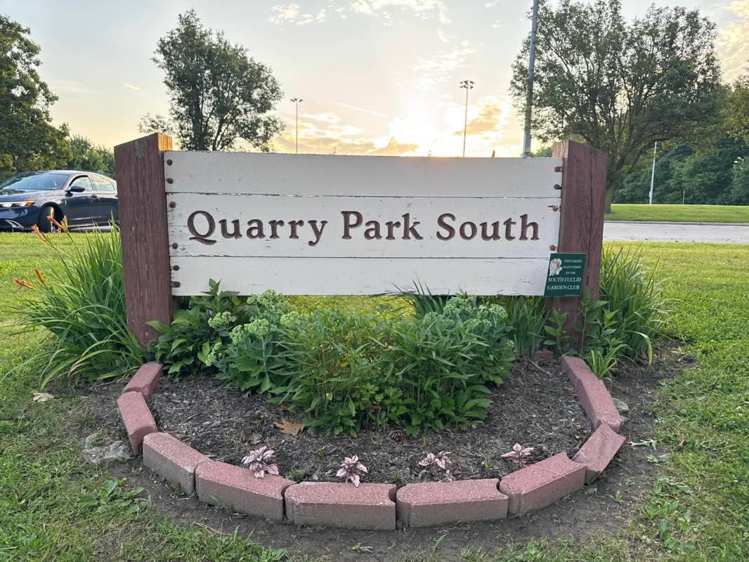 walking near me in Quarry Park South in summer