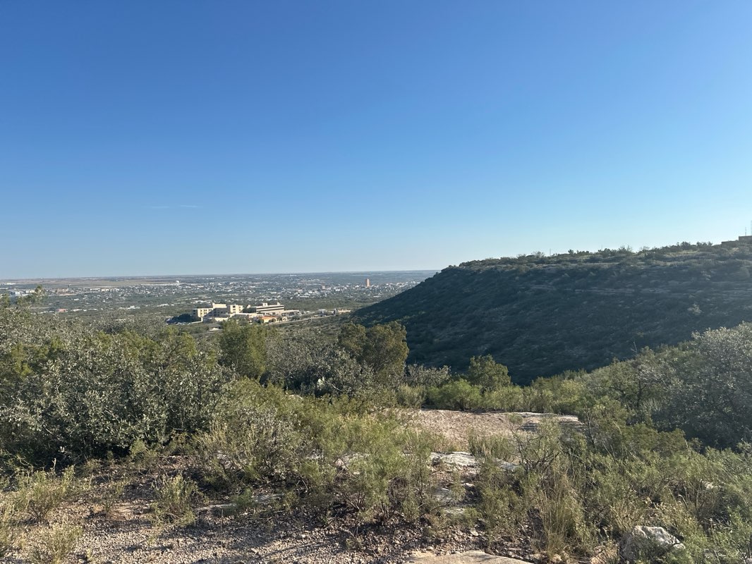 walking near me in Big Spring State Park in autumn