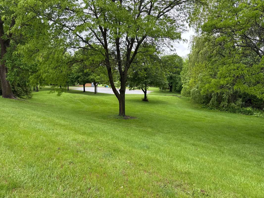 walking near me in South River Hills in spring