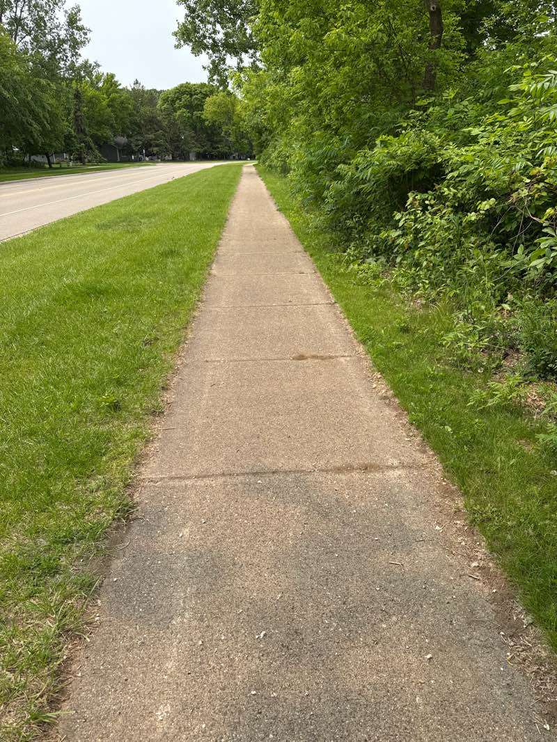 walking near me in Red Oak Park in spring