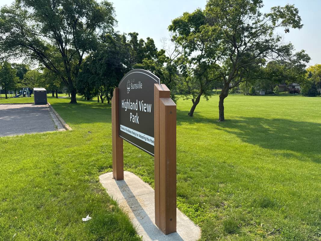 walking near me in Highland View Park in spring