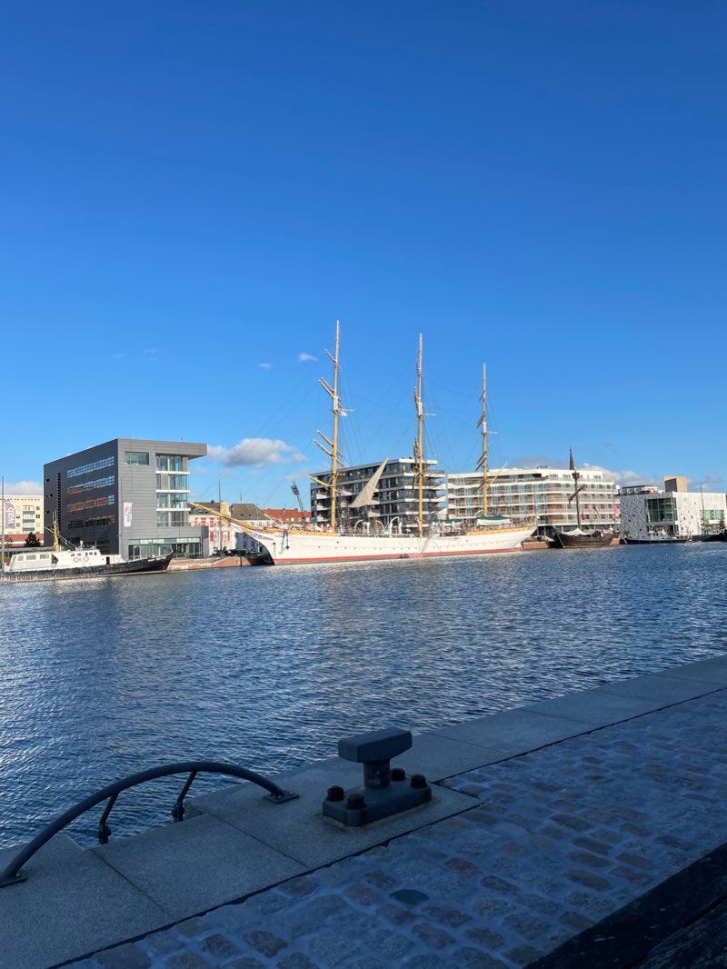 walking near me in Waldemar-Becké-Platz in winter