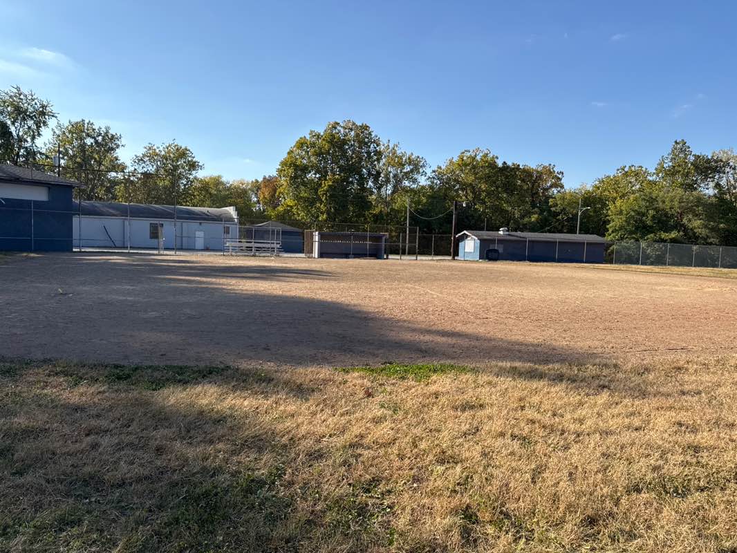 walking near me in Makepeace Park in autumn