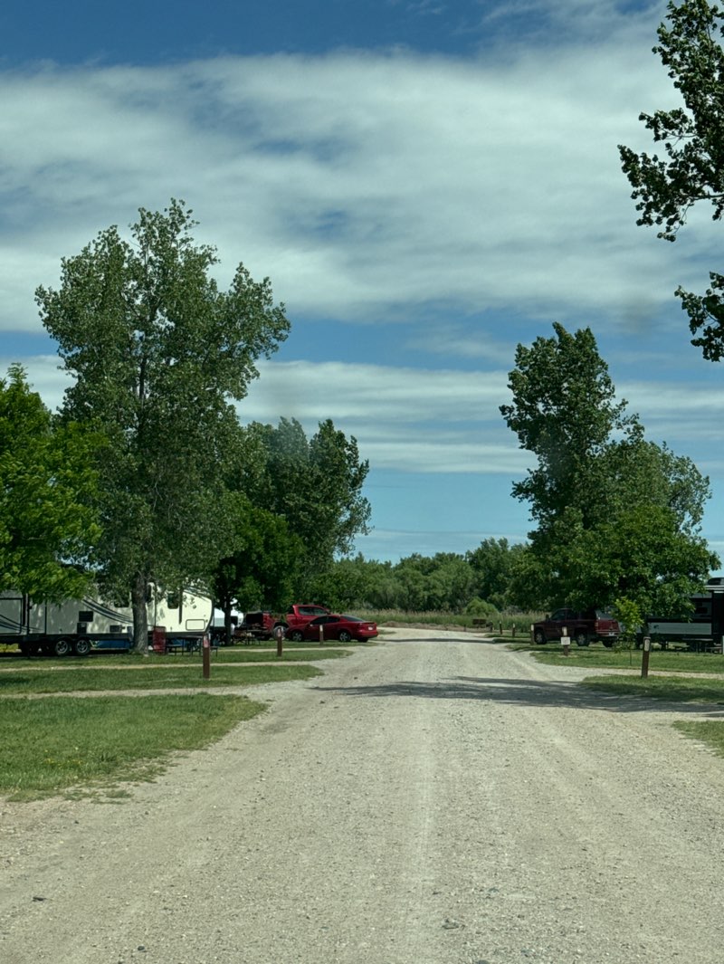 walking near me in Buffalo Bill State Recreation Area in summer