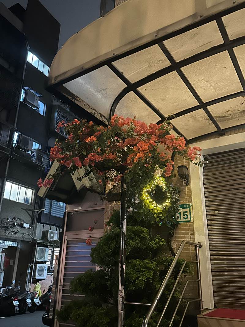 walking near me in Jiaxing Park in spring