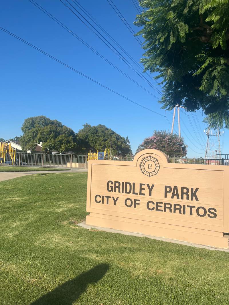walking near me in Gridley Park in autumn