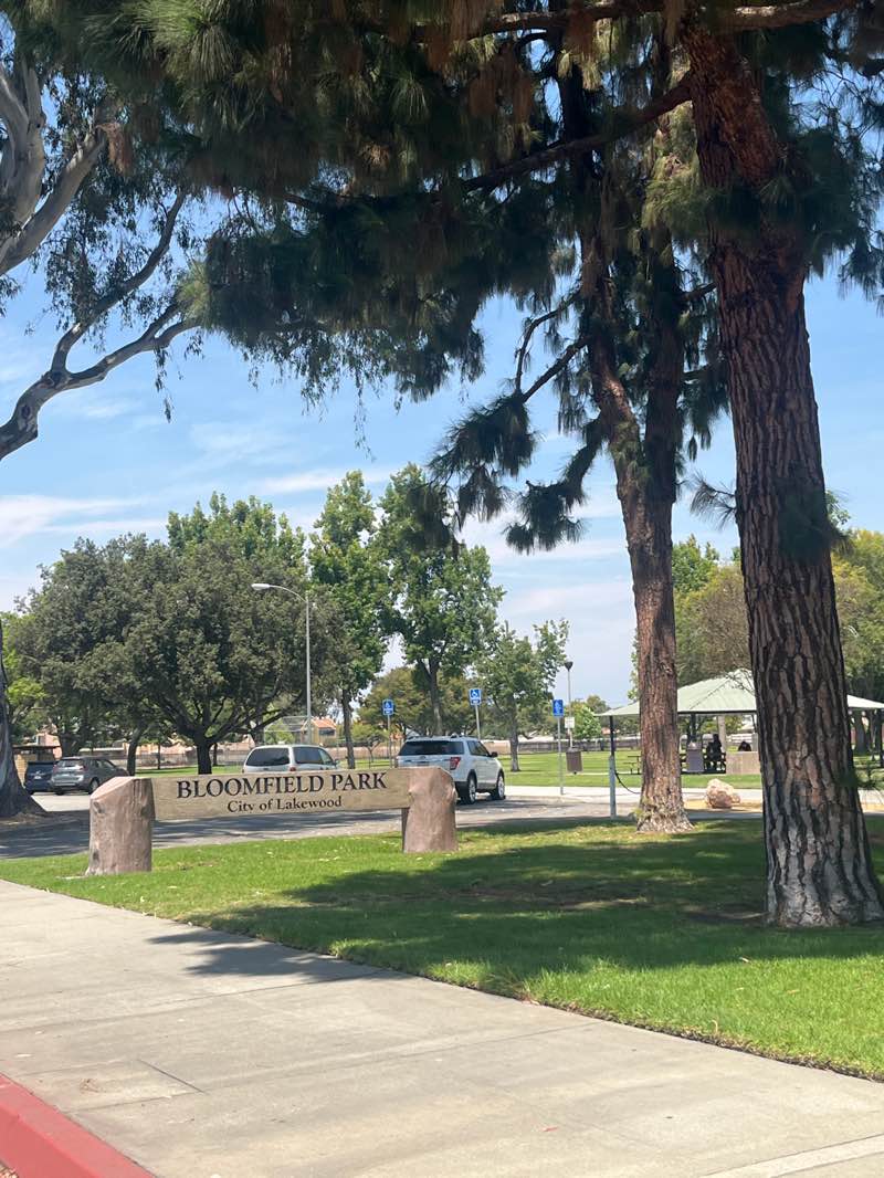 walking near me in Bloomfield Park in autumn