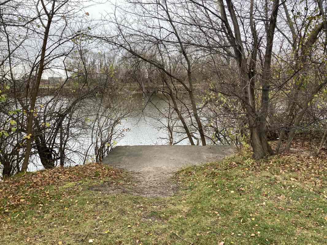 walking near me in Sycamore Lake Rotary Park in winter