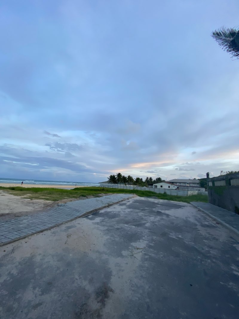 walking near me in Praça de Gaibu in summer