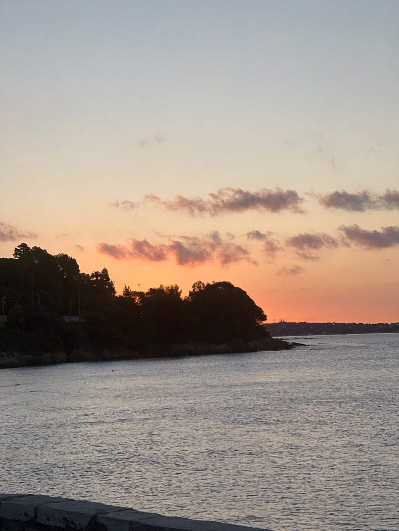 walking near me in Square du 8 mai 1945 in winter
