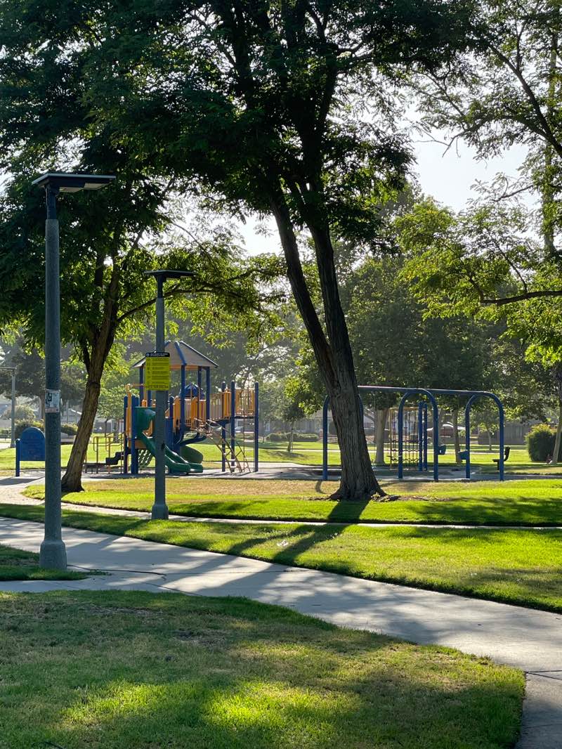 walking near me in Kiwanis Park in summer