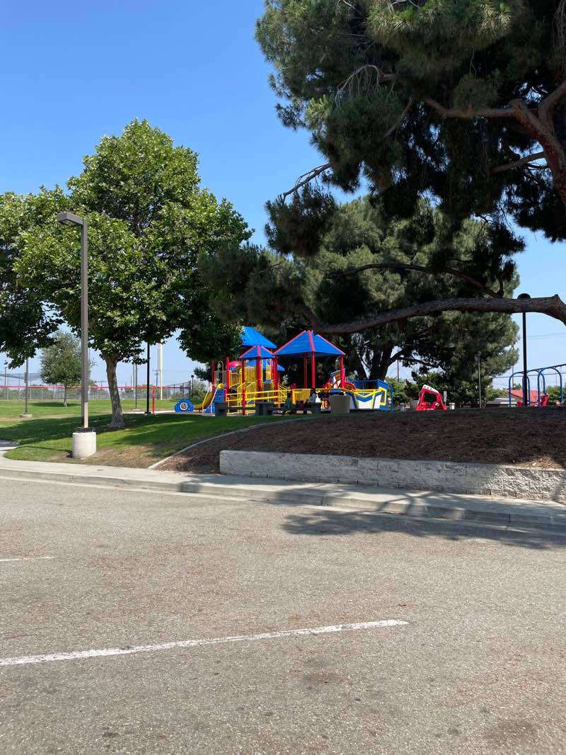 walking near me in Pomona Jaycees Community Park in summer