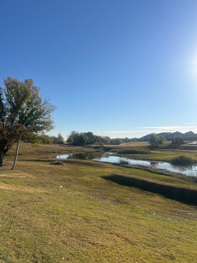 walking near me in Lee Park in autumn