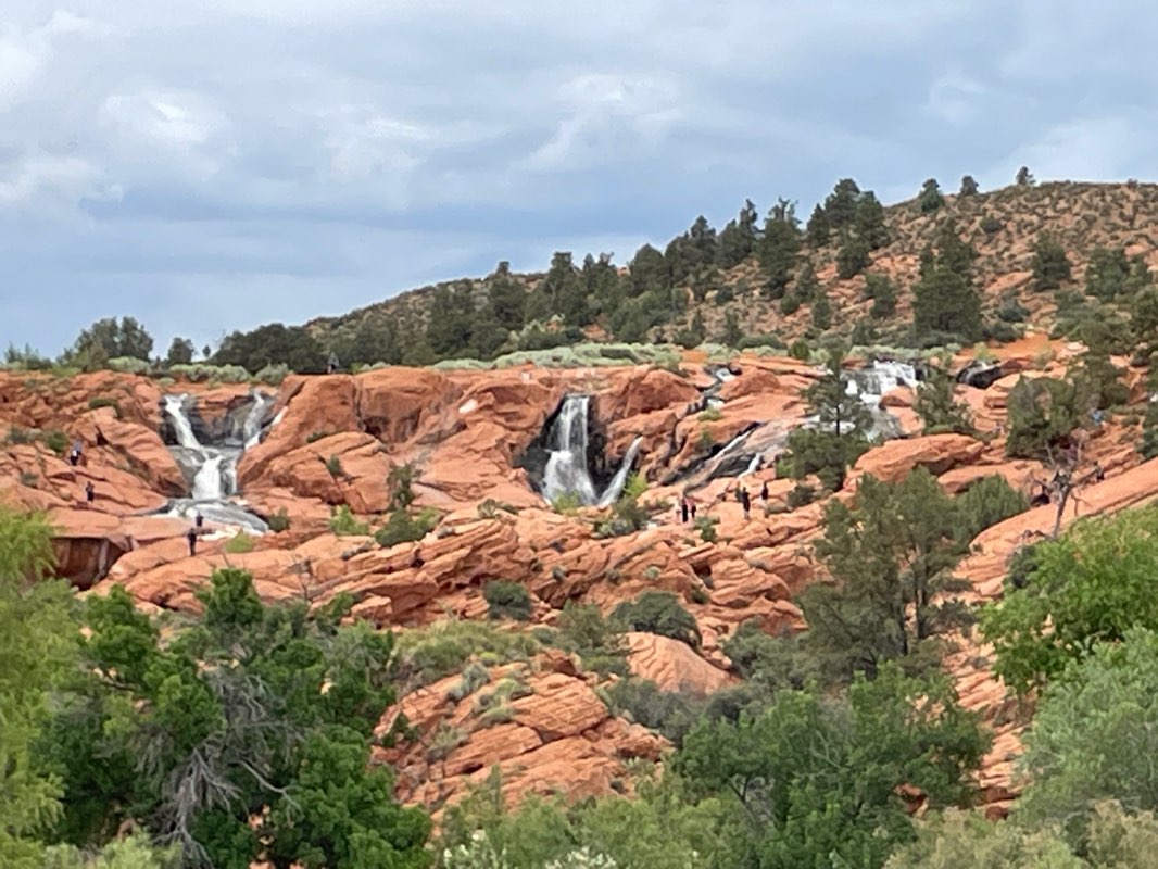 walking near me in Gunlock State Park in winter