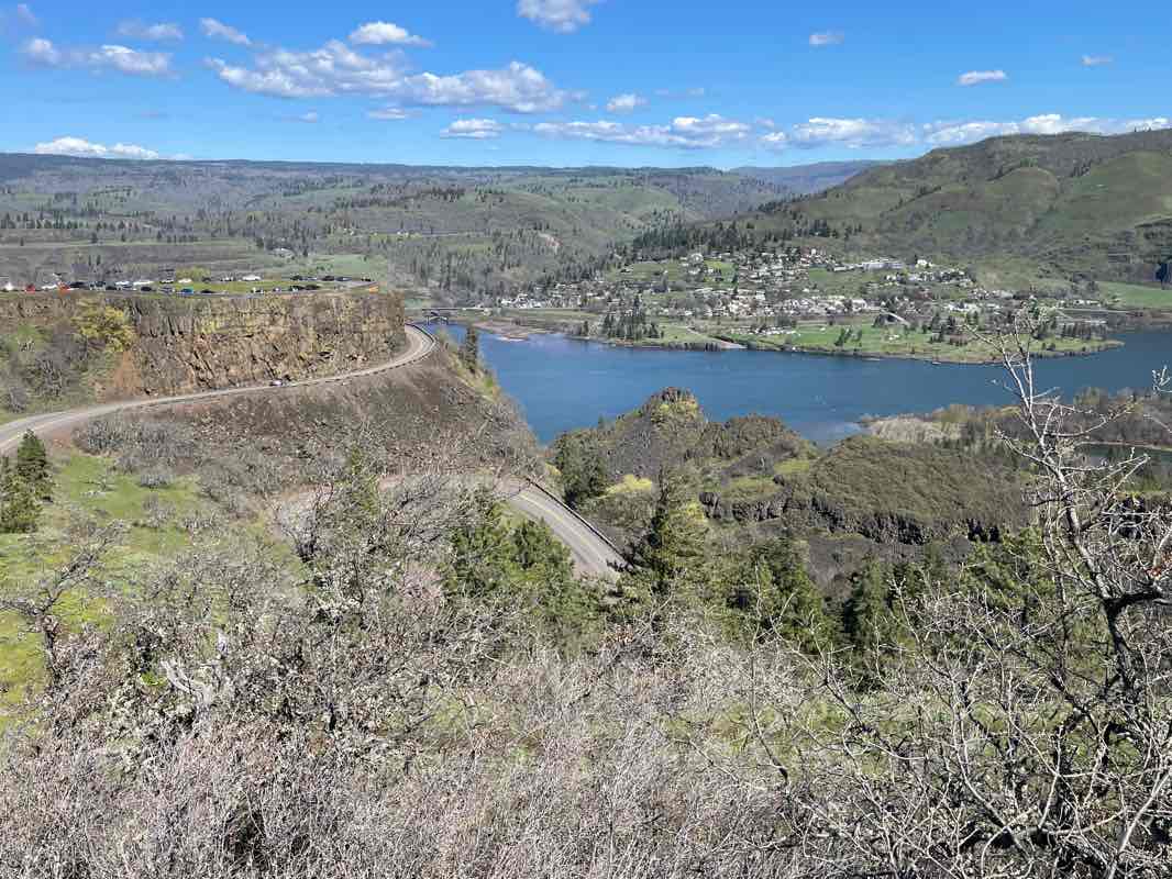 walking near me in Mayer State Park in winter
