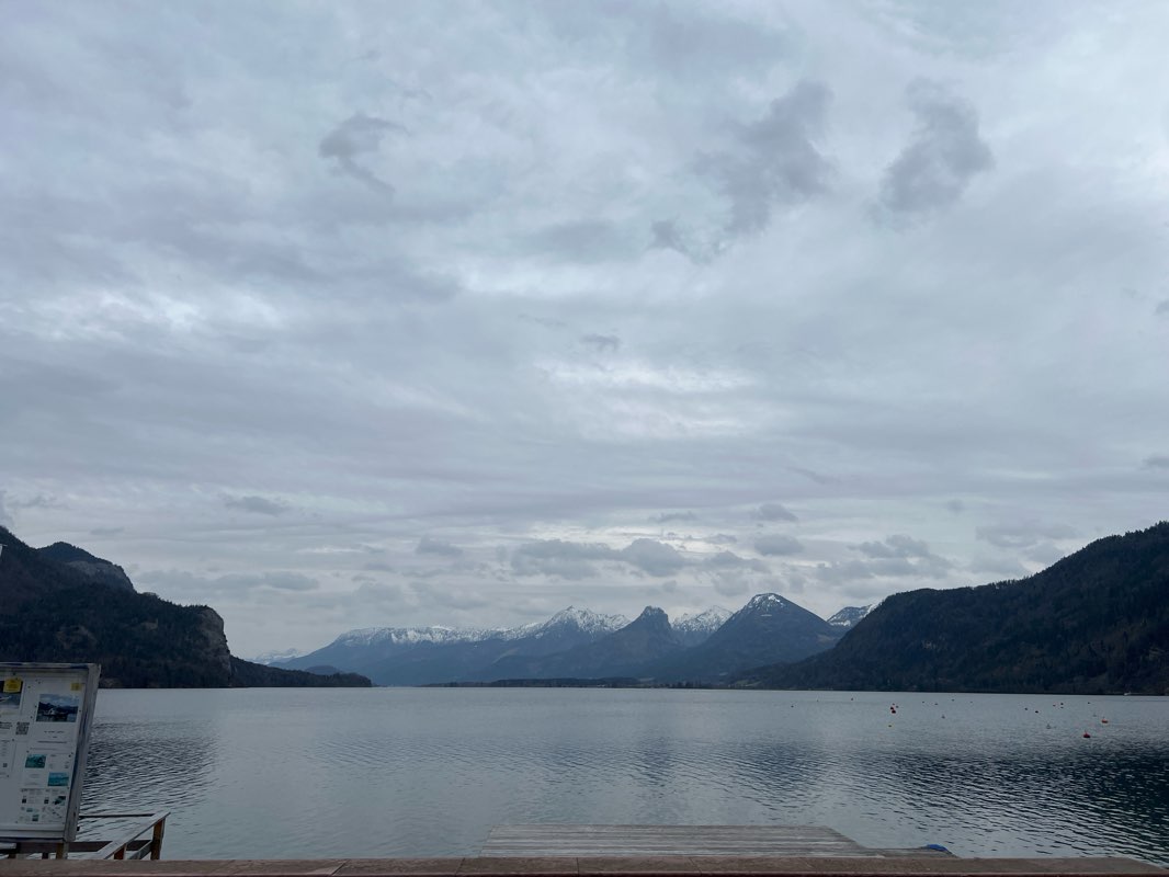 walking near me in Minnesheim Park in spring