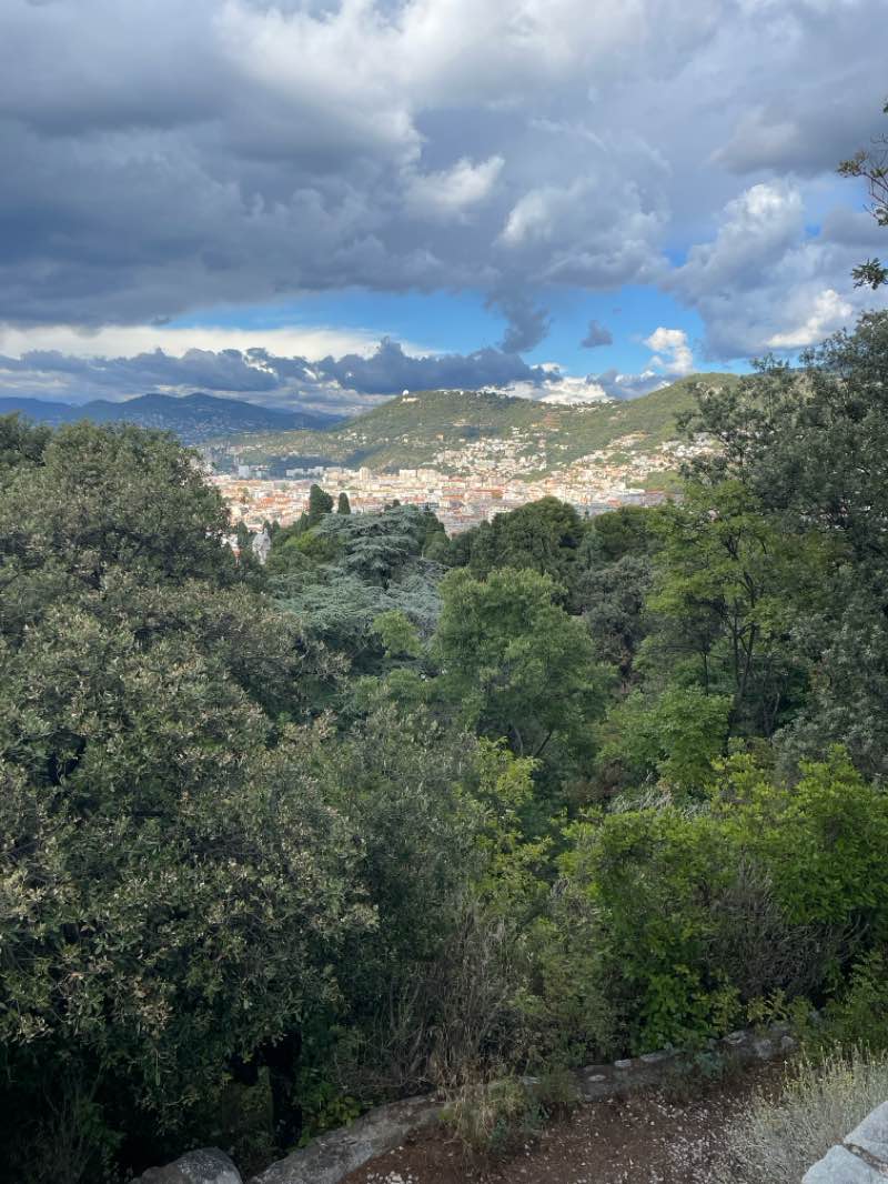 walking near me in Parc Vigier in autumn