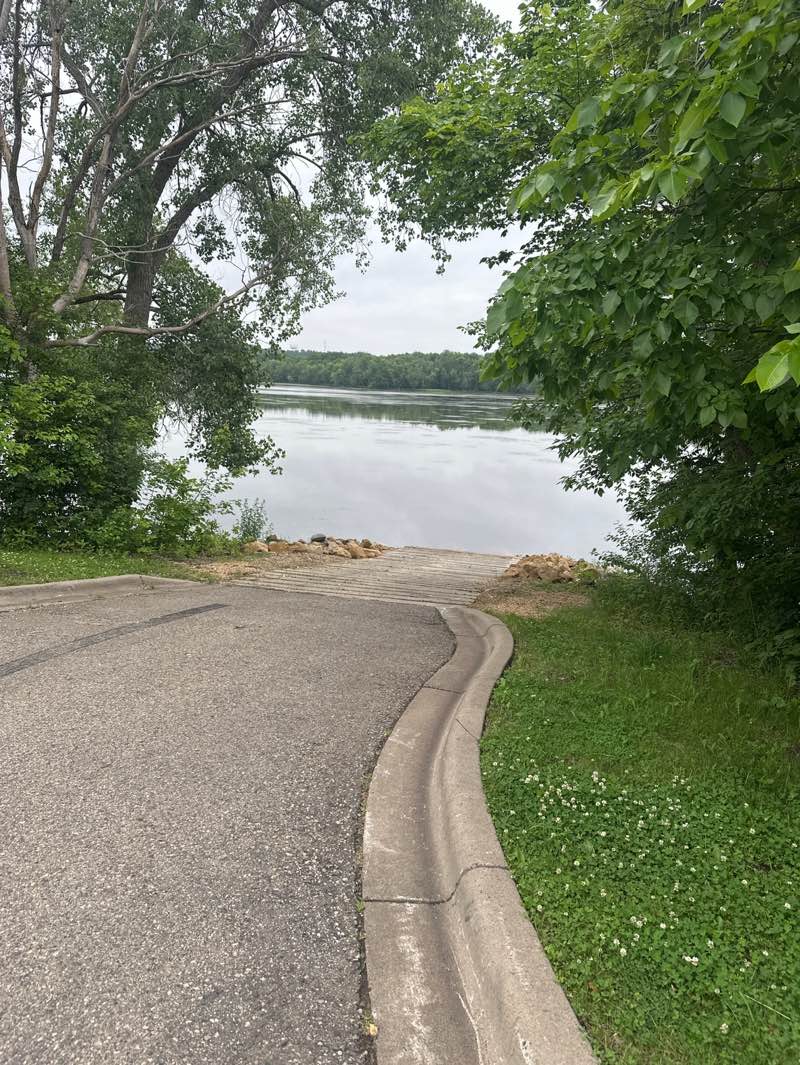 walking near me in Lake Isabel Park in summer