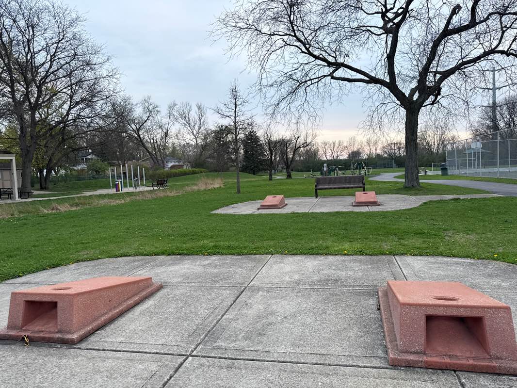 walking near me in Hoffman Park in spring