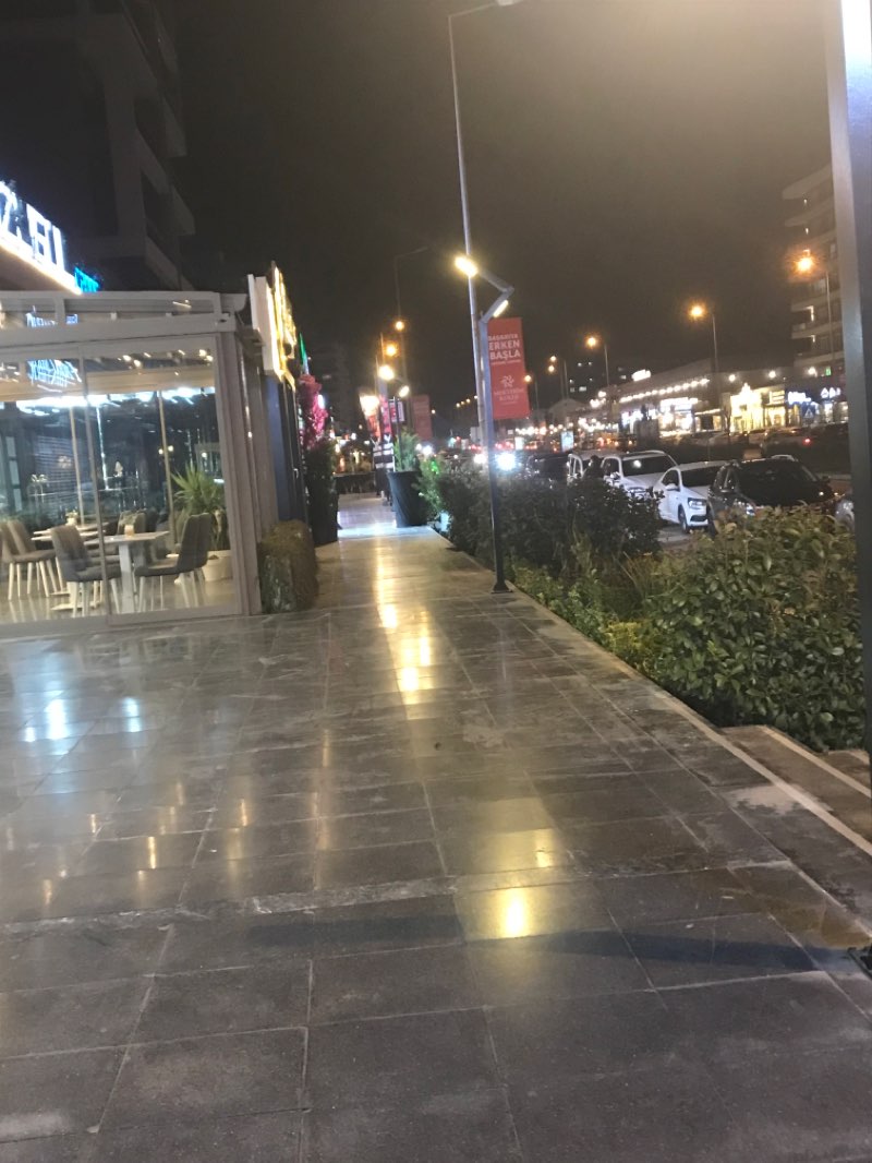 walking near me in Atatürk Meydanı in winter