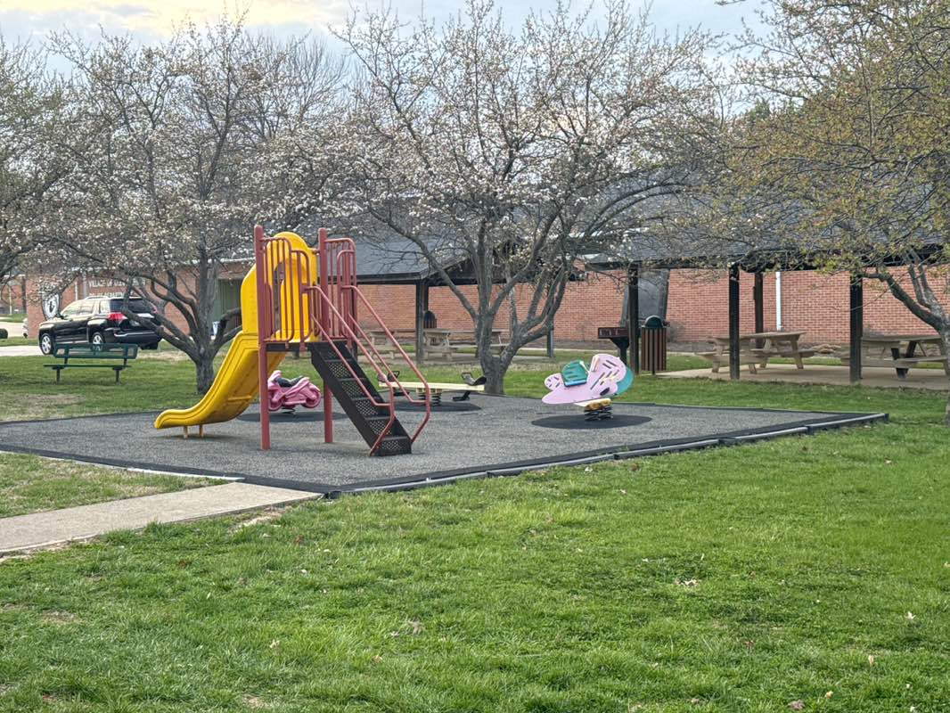 walking near me in Glen Carbon Village Hall Park in spring