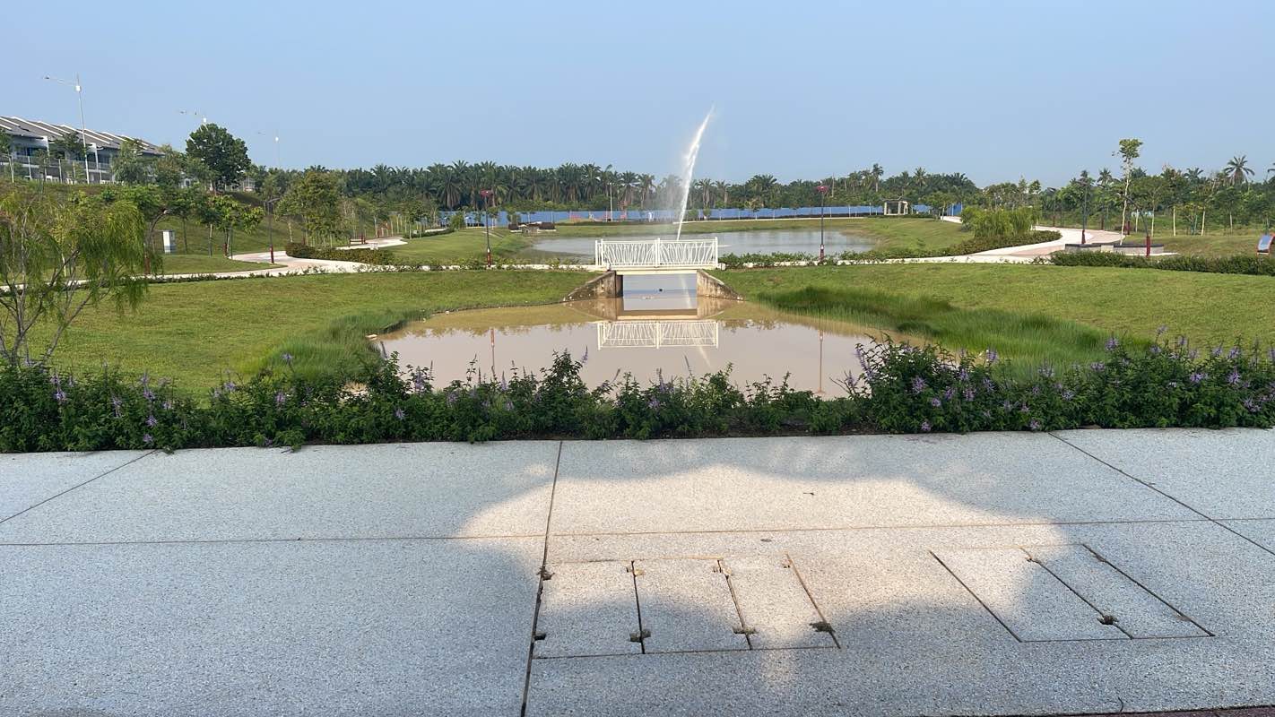 walking near me in Aman South Park in winter